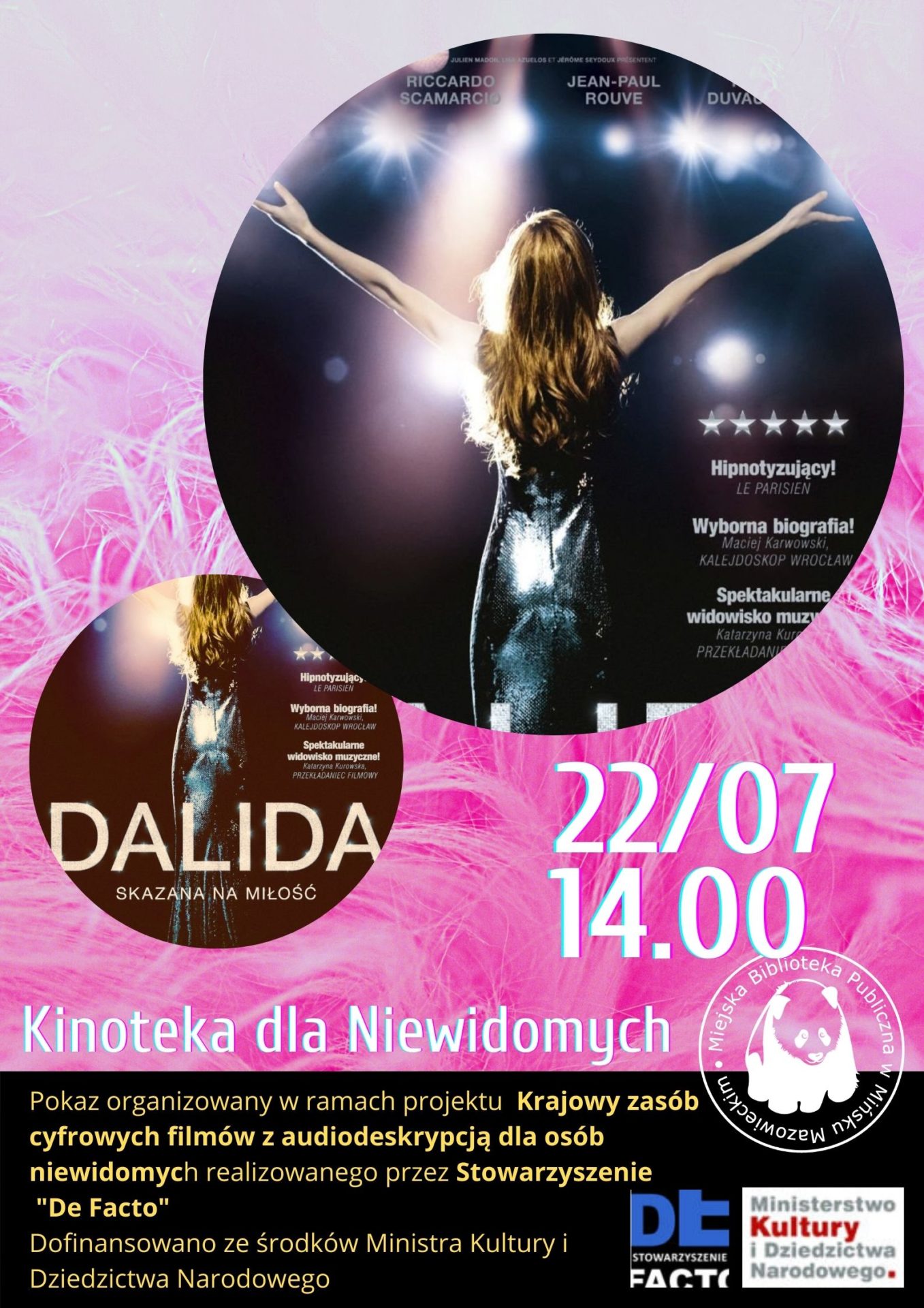 różowe boa w tle na pierwszym planie piosenkarka Dalida