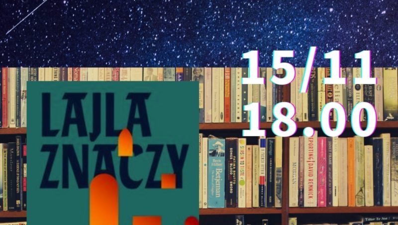 półki z książkami w tle i okładka ksiażki Lajla znaczy noc logo biblioteki