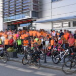 grupowe zdjęcie rowerzystów